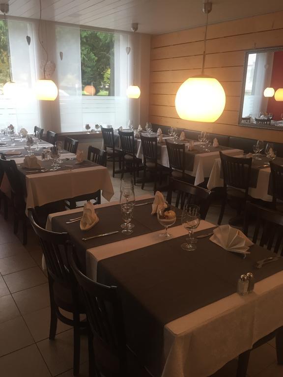 Hotel & Restaurant Stadthof Гларус Экстерьер фото